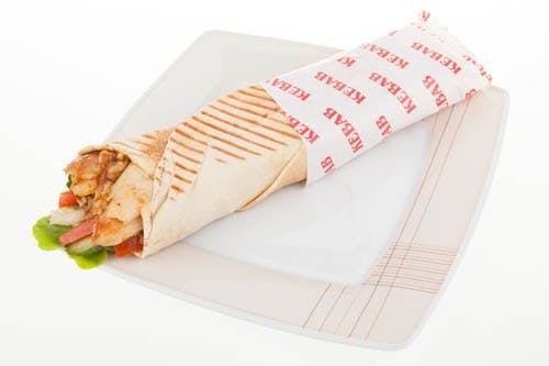 Kebab położony na talerzu